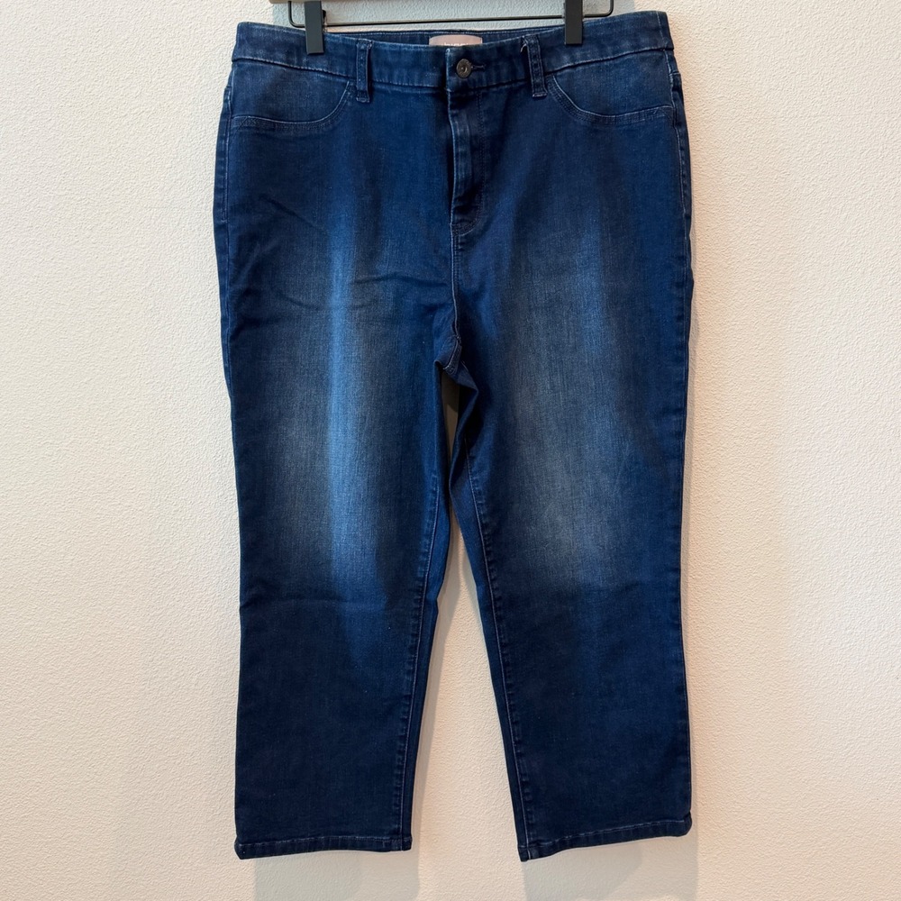 CHICOS Womens Capri Jeans Size 2 Dark Wash Stretch Denim Cropped Casual Comfort
